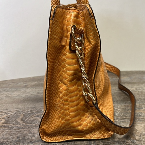 Michael Kors Hamilton Embossed Leather Shoulder Hand Bag - Picture 6 of 13